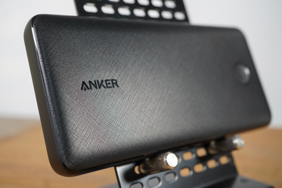 Anker PowerCore Slim 10000のマット加工表面