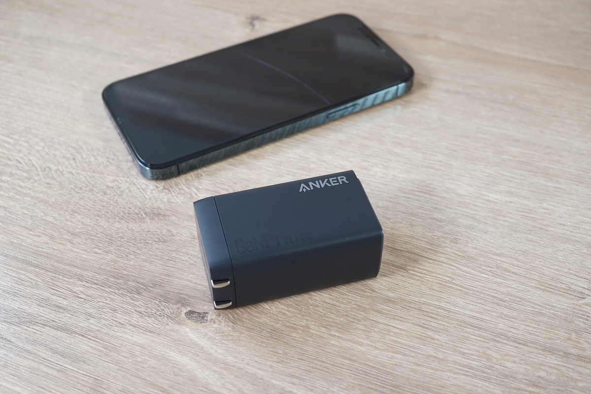 Anker 735 Charger （GaNPrime 65W）とiPhone12