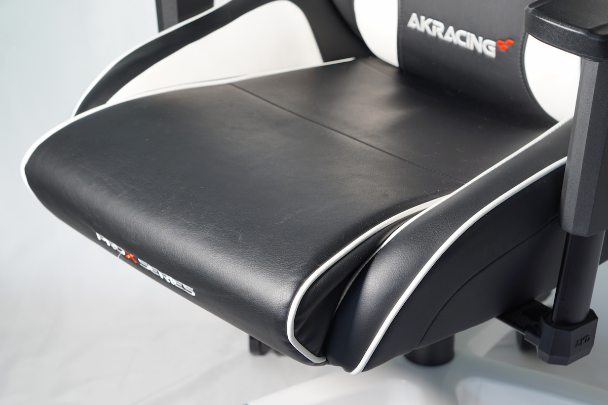 AKRacing Pro-X V2の座面写真