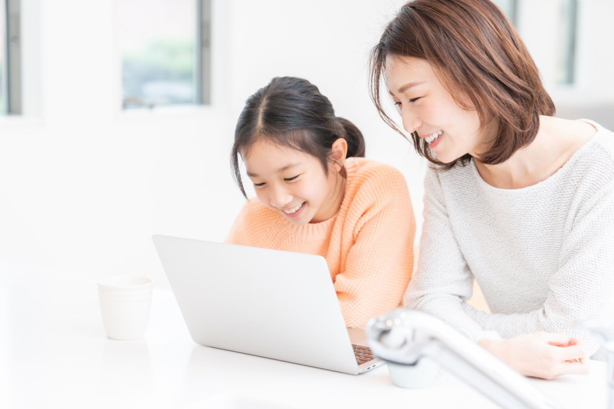 親子でオンライン授業写真