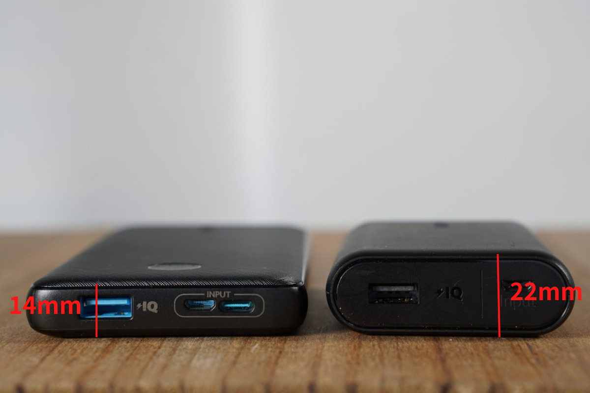 Anker PowerCore 10000の厚みの比較
